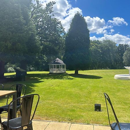 Doubletree By Hilton St. Anne'S Manor Hotel Bracknell Exterior foto