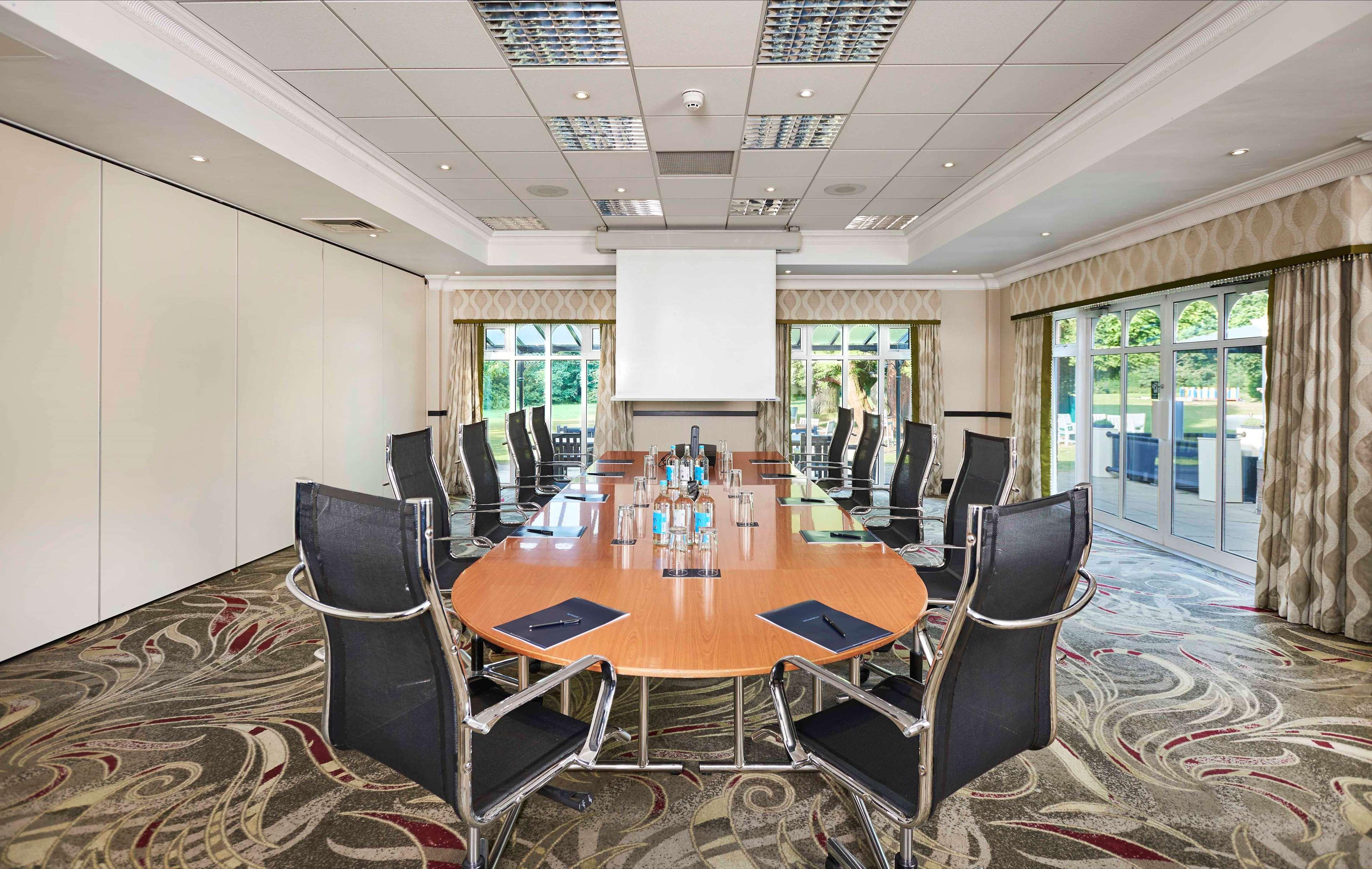 Doubletree By Hilton St. Anne'S Manor Hotel Bracknell Exterior foto
