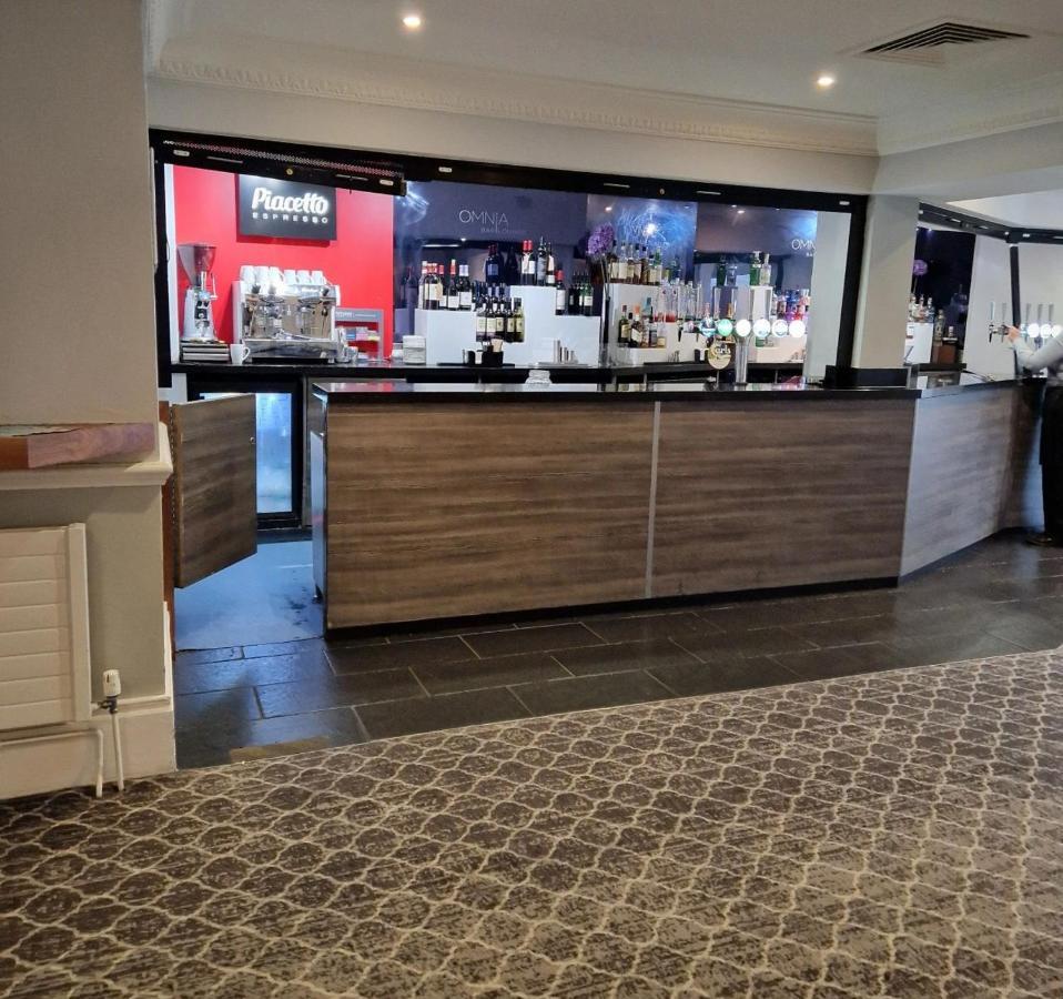 Doubletree By Hilton St. Anne'S Manor Hotel Bracknell Exterior foto